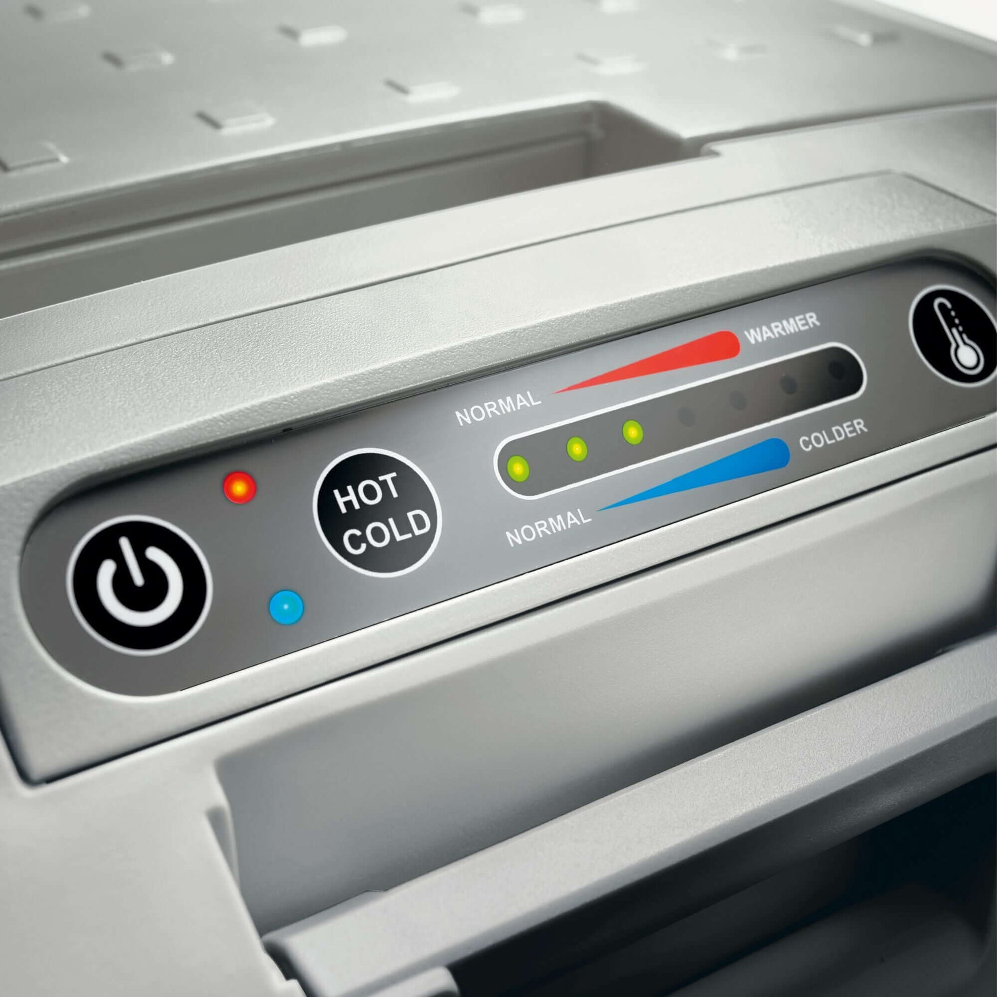 Control panel of Dometic TCX 21 portable fridge with hot/cold settings and temperature indicators.